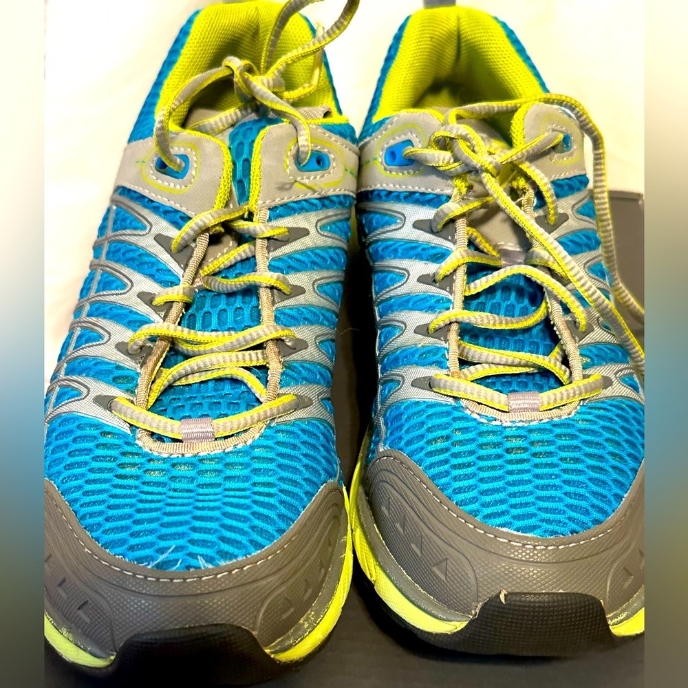 Used Women’s Eddie Bauer Sneakers Size 8.